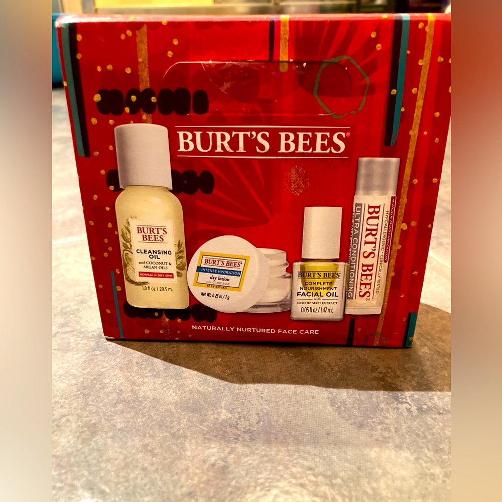 New! Burt’s Bees 4 Piece Natural Face Care Kit